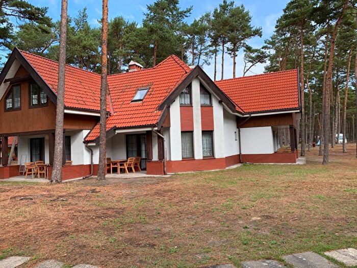 Dom 9-pokojowy na sprzedaż, Rowy