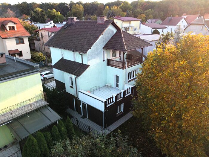 Dom 7-pokojowy na sprzedaż, legnicki – Janowska