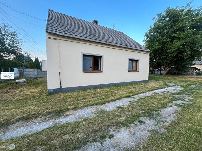 Dom 2-pokojowy na sprzedaż, Chmielnik