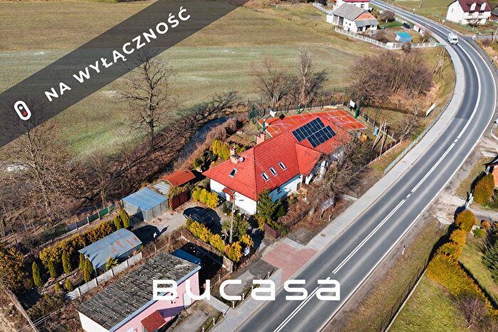 Mieszkanie 4-pokojowe na sprzedaż, Chobot