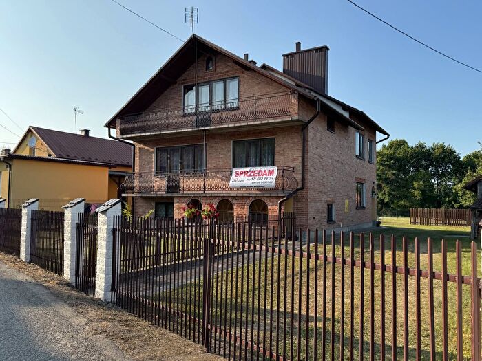 Dom 8-pokojowy na sprzedaż, Grochowe