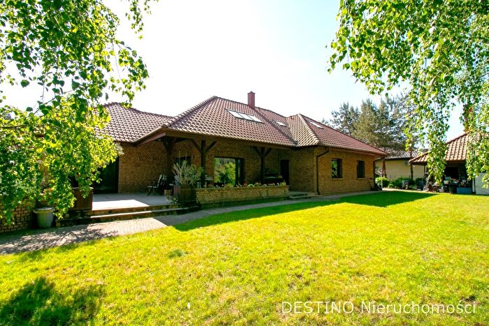 Dom 7-pokojowy na sprzedaż, Wolica