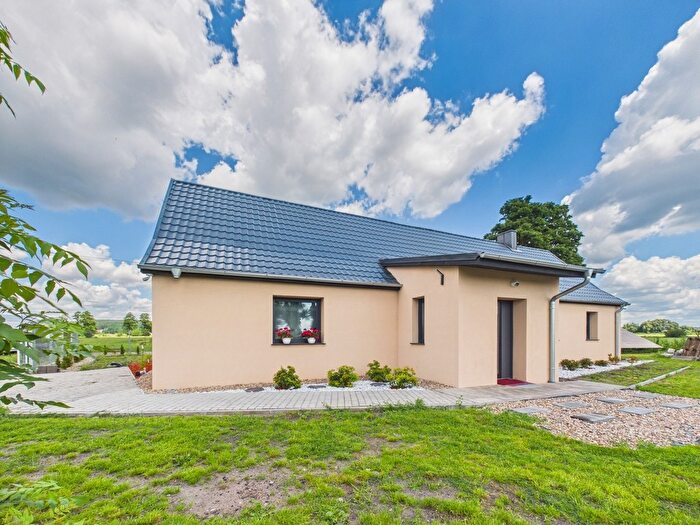 Dom 4-pokojowy na sprzedaż, Łącznica