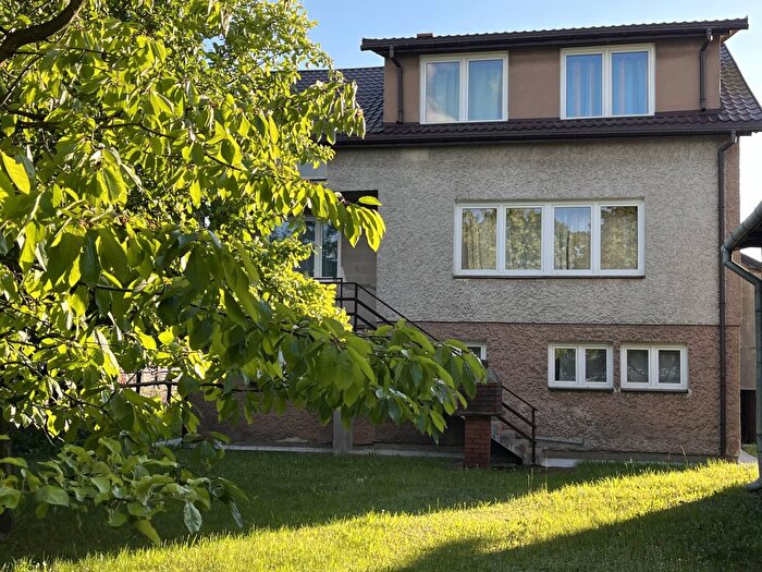 Dom 6-pokojowy na sprzedaż, Świercze
