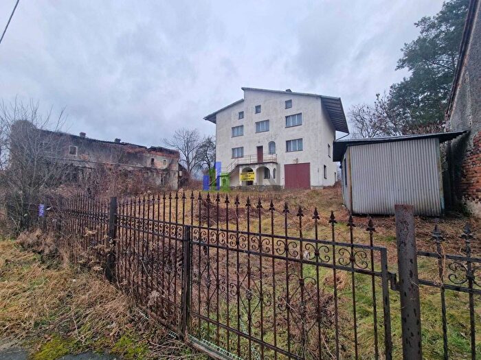 Dom 9-pokojowy na sprzedaż, Ratowice