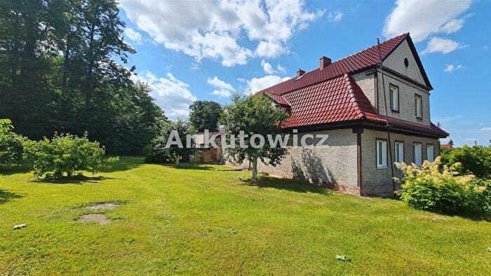 Dom 6-pokojowy na sprzedaż, Obora