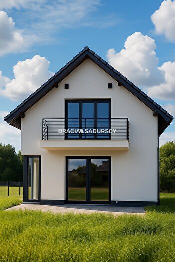 Dom 4-pokojowy na sprzedaż, Rączna