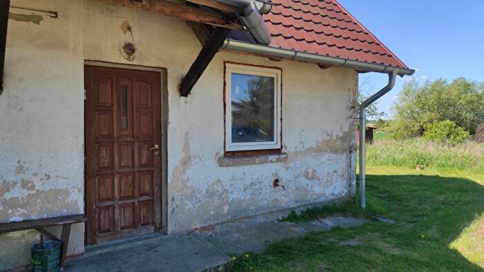 Dom 2-pokojowy na sprzedaż, Pomnik