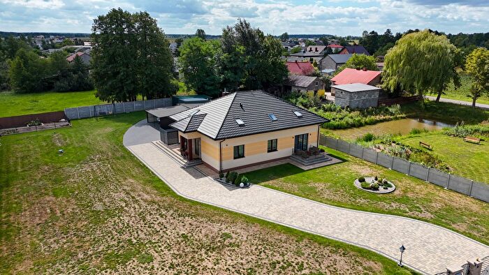 Dom 8-pokojowy na sprzedaż, Radoszewice