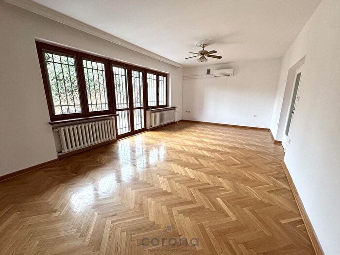 Dom 7-pokojowy na sprzedaż, Warszawa – Niedźwiedzia