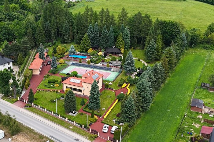 Dom 7-pokojowy na sprzedaż, Dobra
