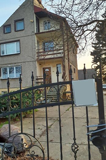 Dom 8-pokojowy na sprzedaż, Obora