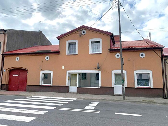 Dom 8-pokojowy na sprzedaż, Dobra