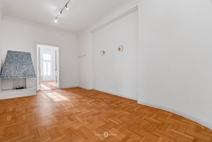 Mieszkanie 3-pokojowe do wynajęcia, Warszawa – Chmielna