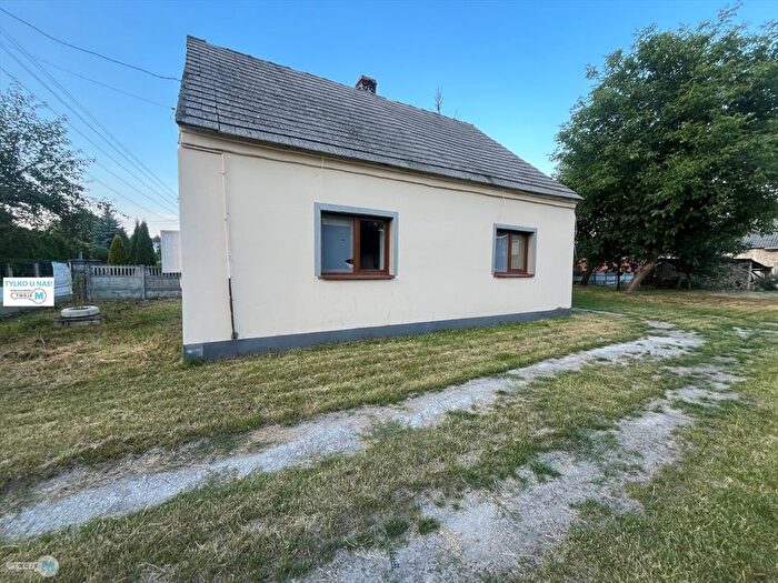 Dom 2-pokojowy na sprzedaż, Chmielnik