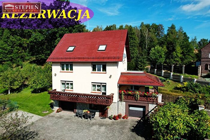 Dom 9-pokojowy na sprzedaż, Ubocze