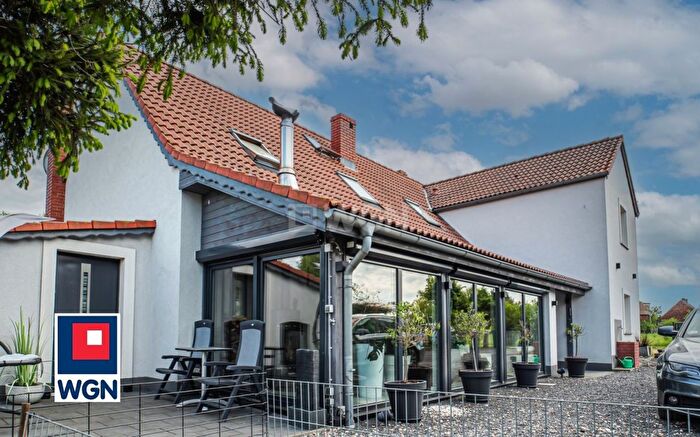 Dom 8-pokojowy na sprzedaż, Wykroty