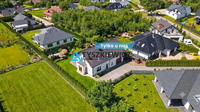 Dom 5-pokojowy na sprzedaż, Tuchom