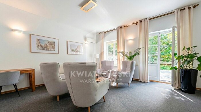 Dom 7-pokojowy do wynajęcia, Warszawa – Śmiała