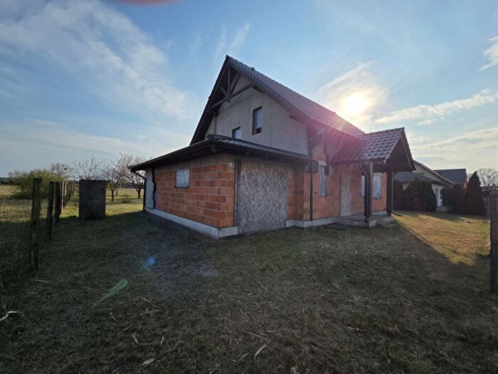 Dom 5-pokojowy na sprzedaż, Drużyna