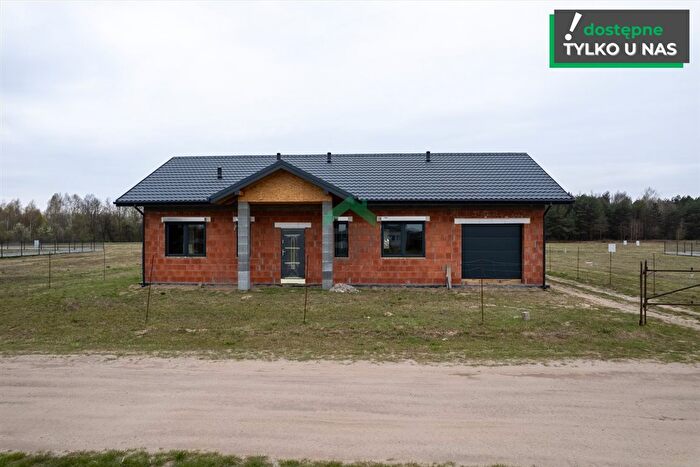 Dom 4-pokojowy na sprzedaż, Hutka