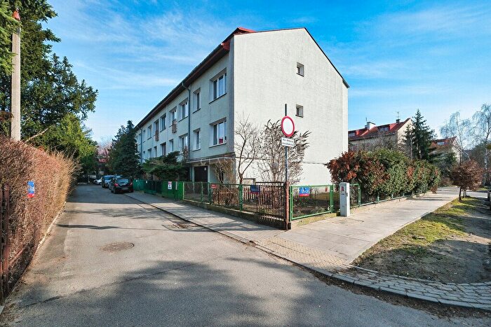 Dom 11-pokojowy na sprzedaż, Warszawa – Roztoki