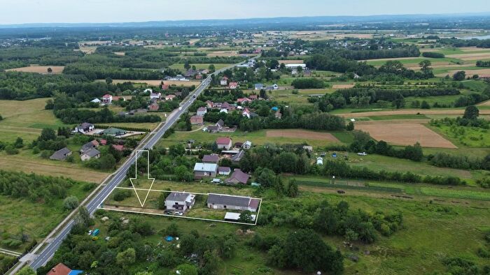 Dom 6-pokojowy na sprzedaż, Pustków