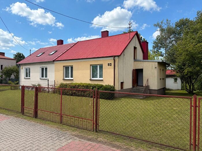 Dom 3-pokojowy na sprzedaż, Ćmielów