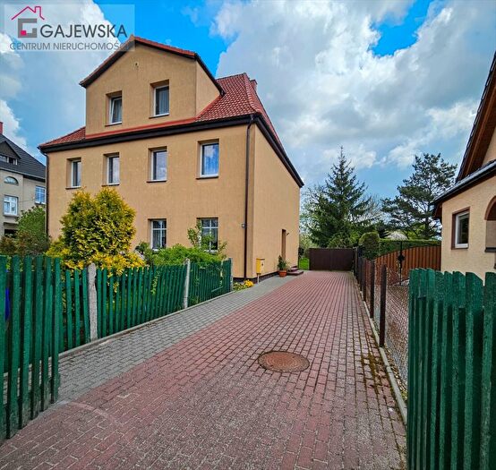 Dom 9-pokojowy na sprzedaż, Złotów