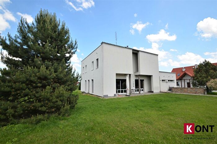 Dom 6-pokojowy na sprzedaż, Poskwitów