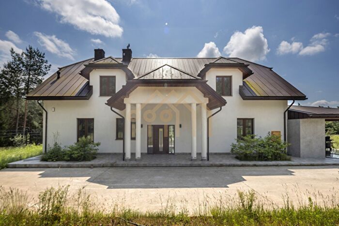 Dom 8-pokojowy na sprzedaż, Bobrówka