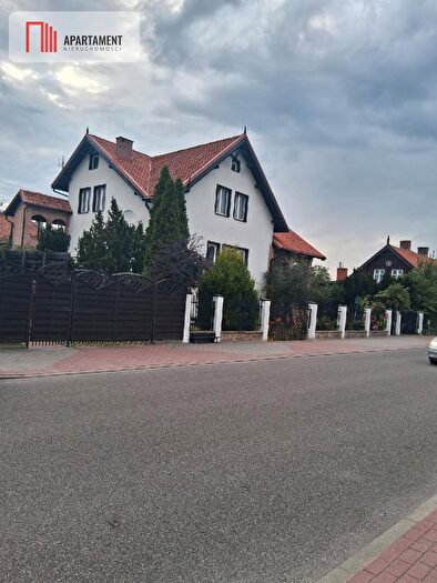 Dom 10-pokojowy na sprzedaż, Stegna