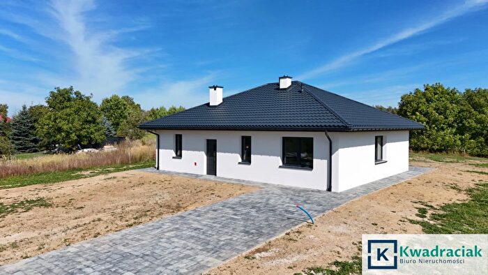 Dom 4-pokojowy na sprzedaż, Kombornia