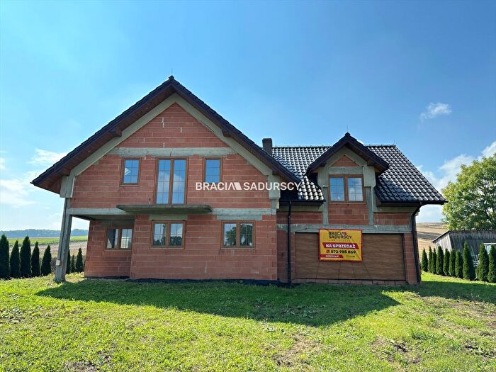 Dom 6-pokojowy na sprzedaż, Pojałowice