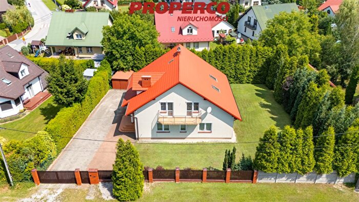 Dom 5-pokojowy na sprzedaż, Piekoszów