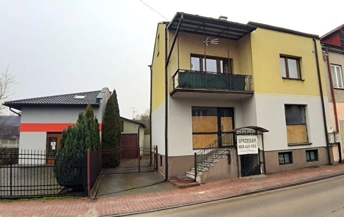 Dom 3-pokojowy na sprzedaż, Chmielnik