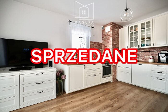 Mieszkanie 3-pokojowe na sprzedaż, Kowale