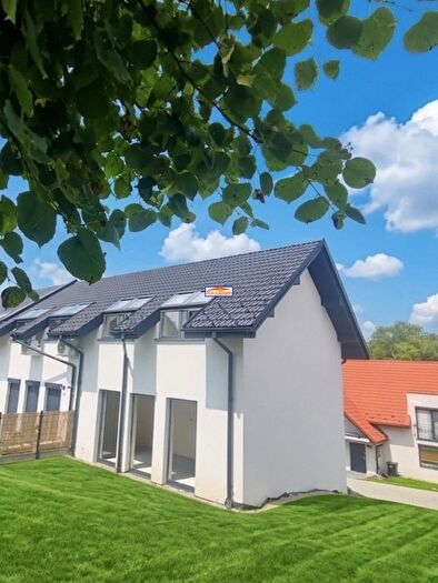 Mieszkanie 4-pokojowe na sprzedaż, Ochojno