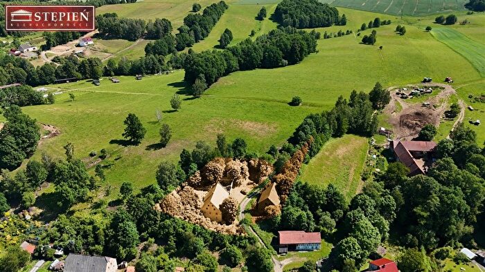 Dom 7-pokojowy na sprzedaż, Ubocze