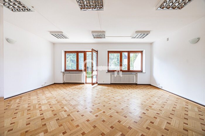 Dom 8-pokojowy do wynajęcia, Warszawa – Bzowa