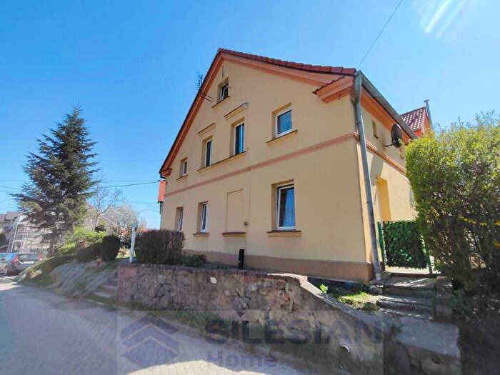 Mieszkanie 3-pokojowe na sprzedaż, Bielawa