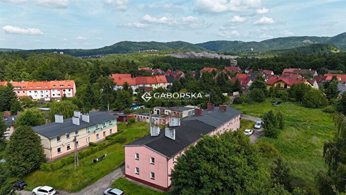 Mieszkanie 3-pokojowe na sprzedaż, Wałbrzych