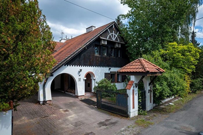 Dom 9-pokojowy na sprzedaż, Kanie