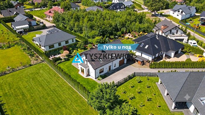 Dom 5-pokojowy na sprzedaż, Tuchom
