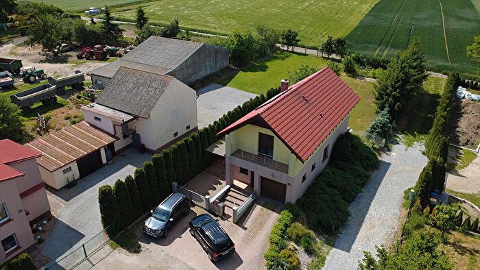 Dom 4-pokojowy na sprzedaż, Bożanów