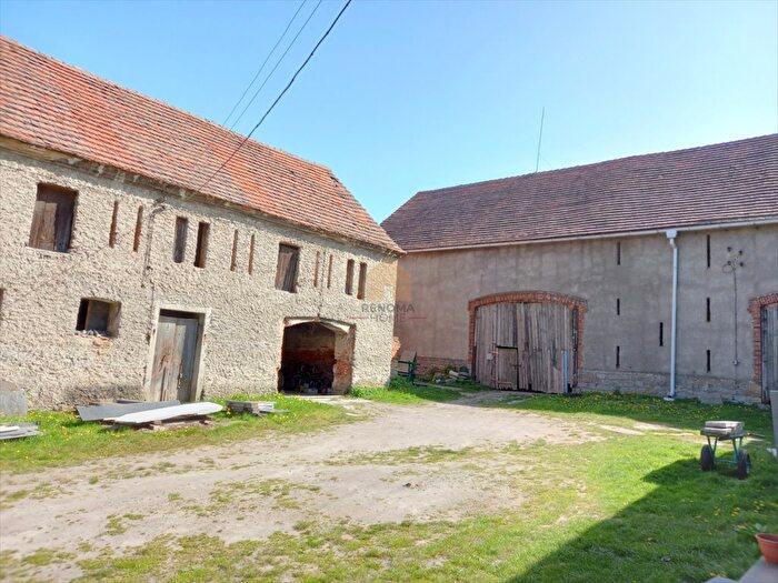 Dom 7-pokojowy na sprzedaż, Jaroszów