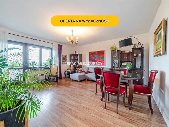 Dom 7-pokojowy na sprzedaż, Mników