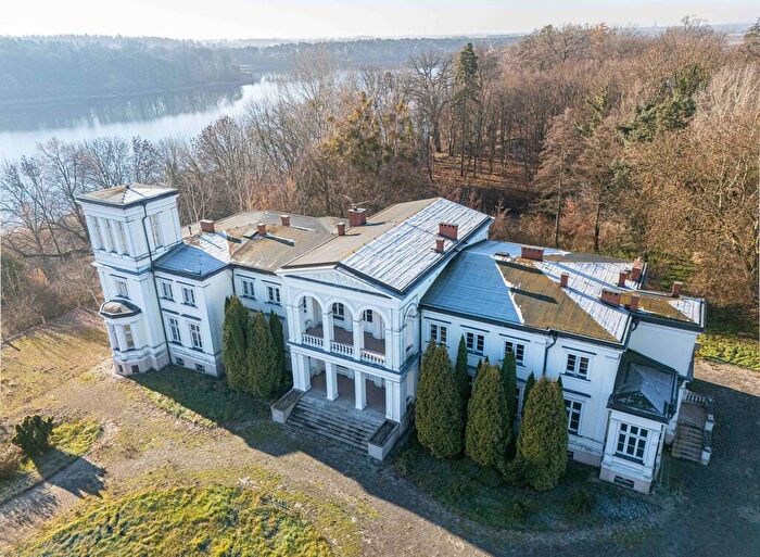 Dom 16-pokojowy na sprzedaż, Lubstów