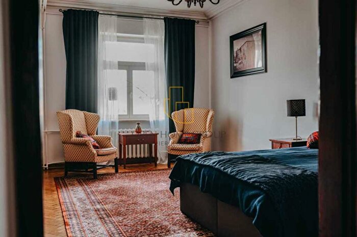 Mieszkanie 3-pokojowe na sprzedaż, Warszawa – Chmielna