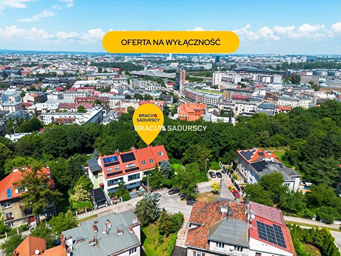 Dom 11-pokojowy na sprzedaż, Kraków – Stawarza